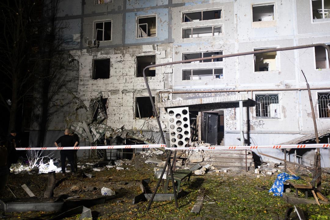 Yolun ortasını ağlarla kapattılar! Nedeni şaşırtıcı... Rus ordusundan füzeler ve İHA'lar yağarken, Ukrayna'da şaşırtıcı görüntüler 3