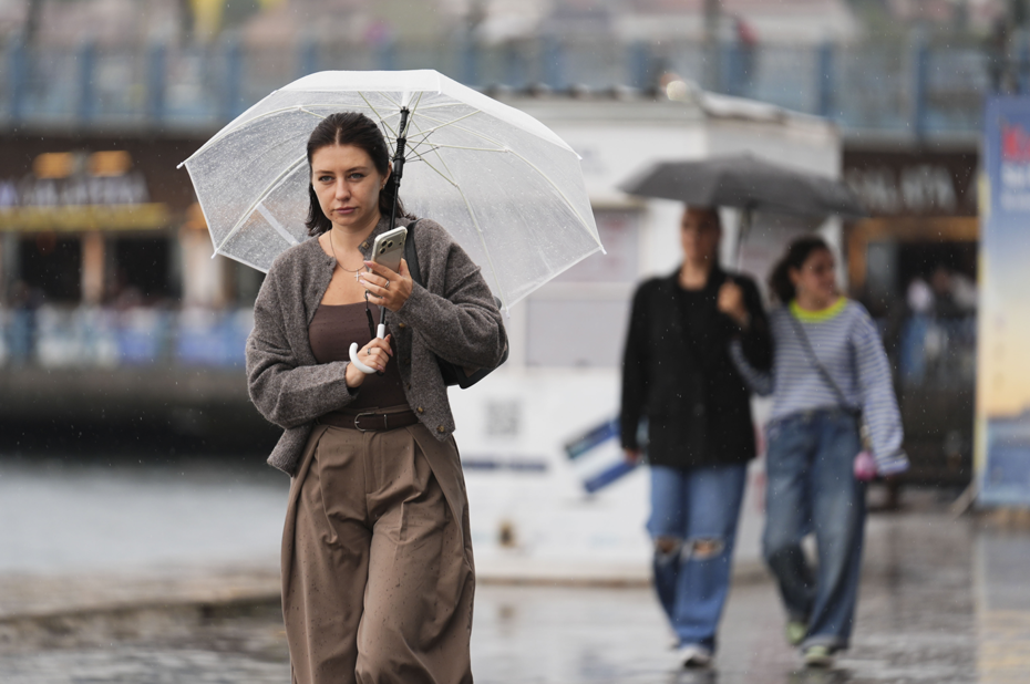 Hava Durumu Güncellemesi: Sıcaklıklar Düşerken Yağışlar Şiddetli Yağmaya Hazırlık