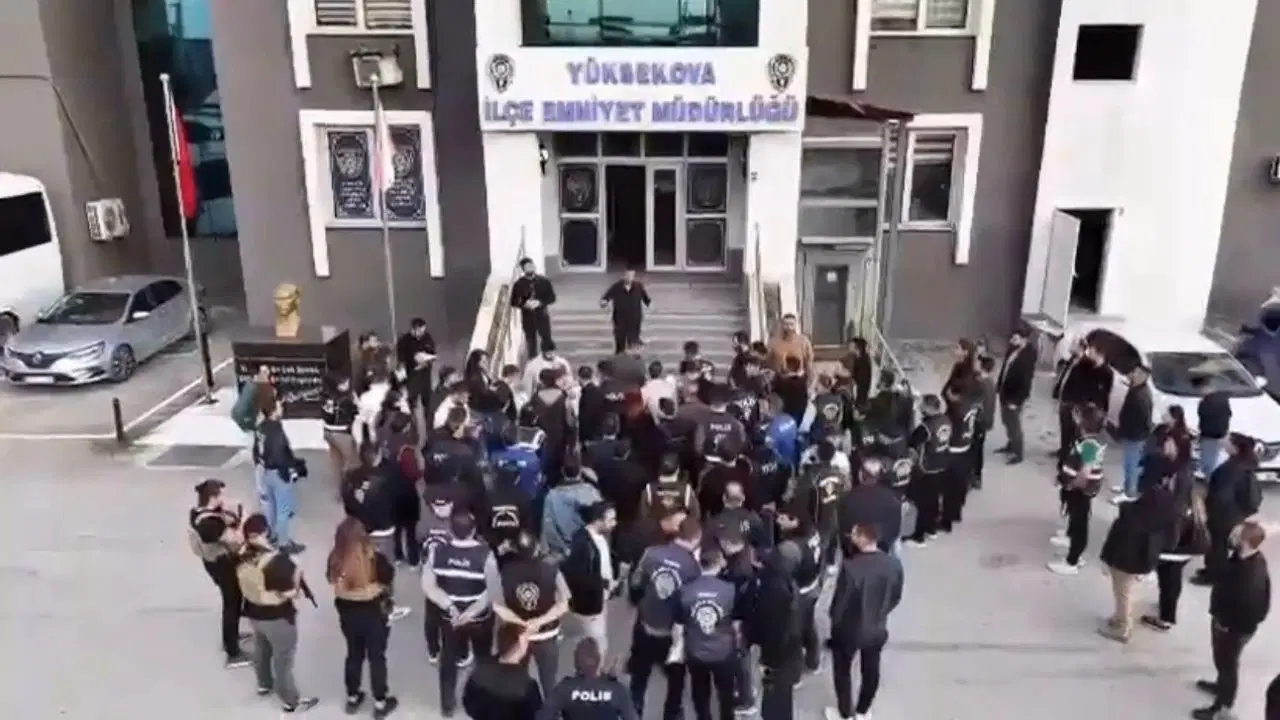 Hakkari Yüksekova'da Yasa Dışı Bahis Operasyonu: 46 Şüpheli Yakalandı ve Çok Sayıda Adrese Baskın Yapıldı