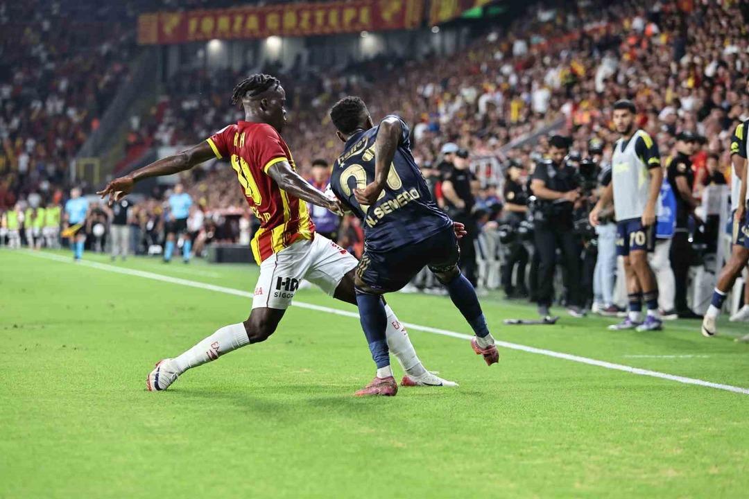 Fenerbahce, Görtepe'nin soldaki hareketi çekilişle! 4